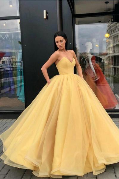 Plunging Sweetheart Puffy Yellow Ball Gown Prom Dresses .