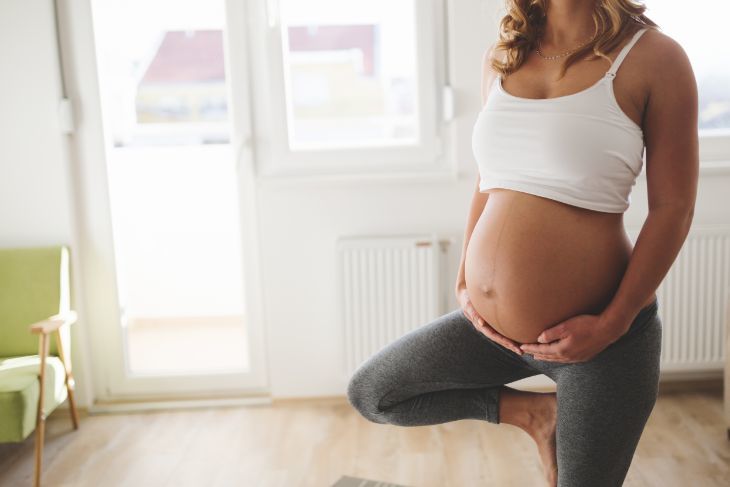 12 Best Maternity Yoga Pants (2020 Reviews) - Mom Loves Be