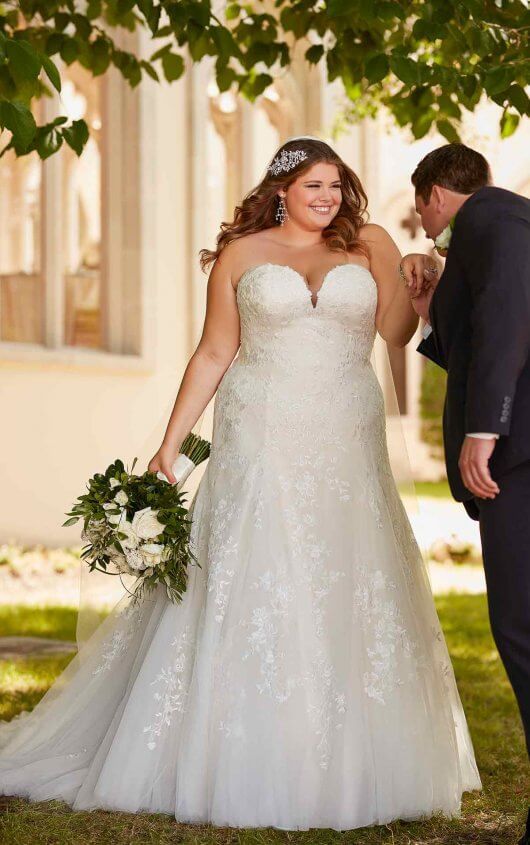 6680+ Bombshell Plus-Size Wedding Dress by Stella York | Stella .