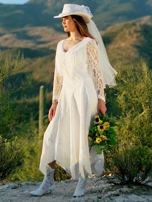 Beautiful country wedding | Western style wedding dress, Country .