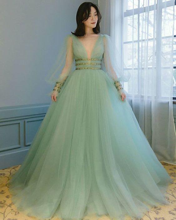 Green tulle prom dress deep v neck party dress puffy sleeves A .