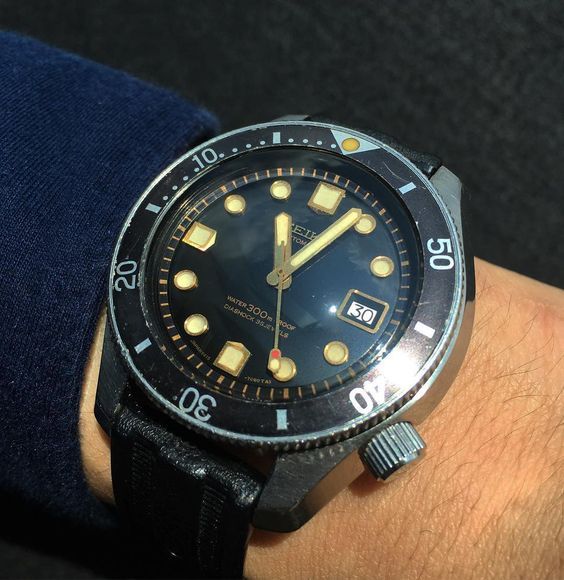 Changing it up today with an important vintage Seiko diving watch .