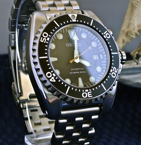Seiko SKA371 Stainless Steel Kinetic Dive Watch Revi
