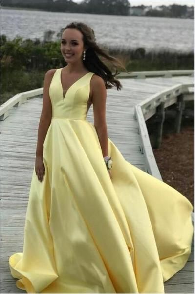 V-neckline Satin Sleeveless Yellow Prom Dress (With images) | Prom .